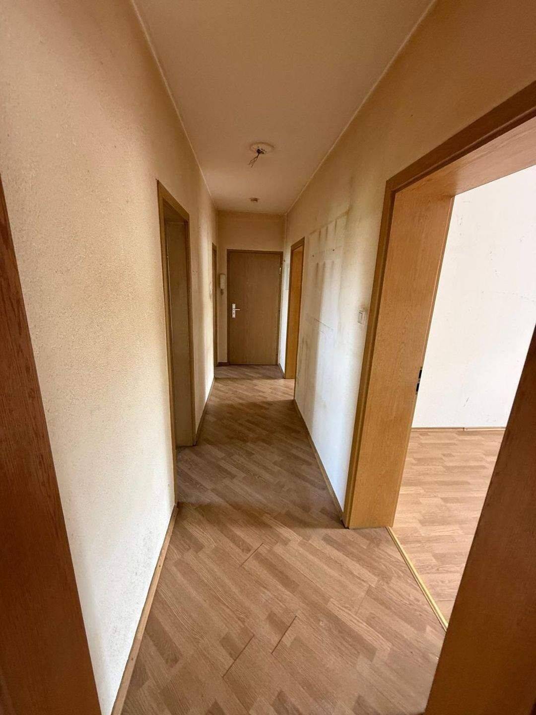 4 R.- WE im Erdgeschosswohnung in zentraler Lage zu verkaufen, 6258 Schkopau