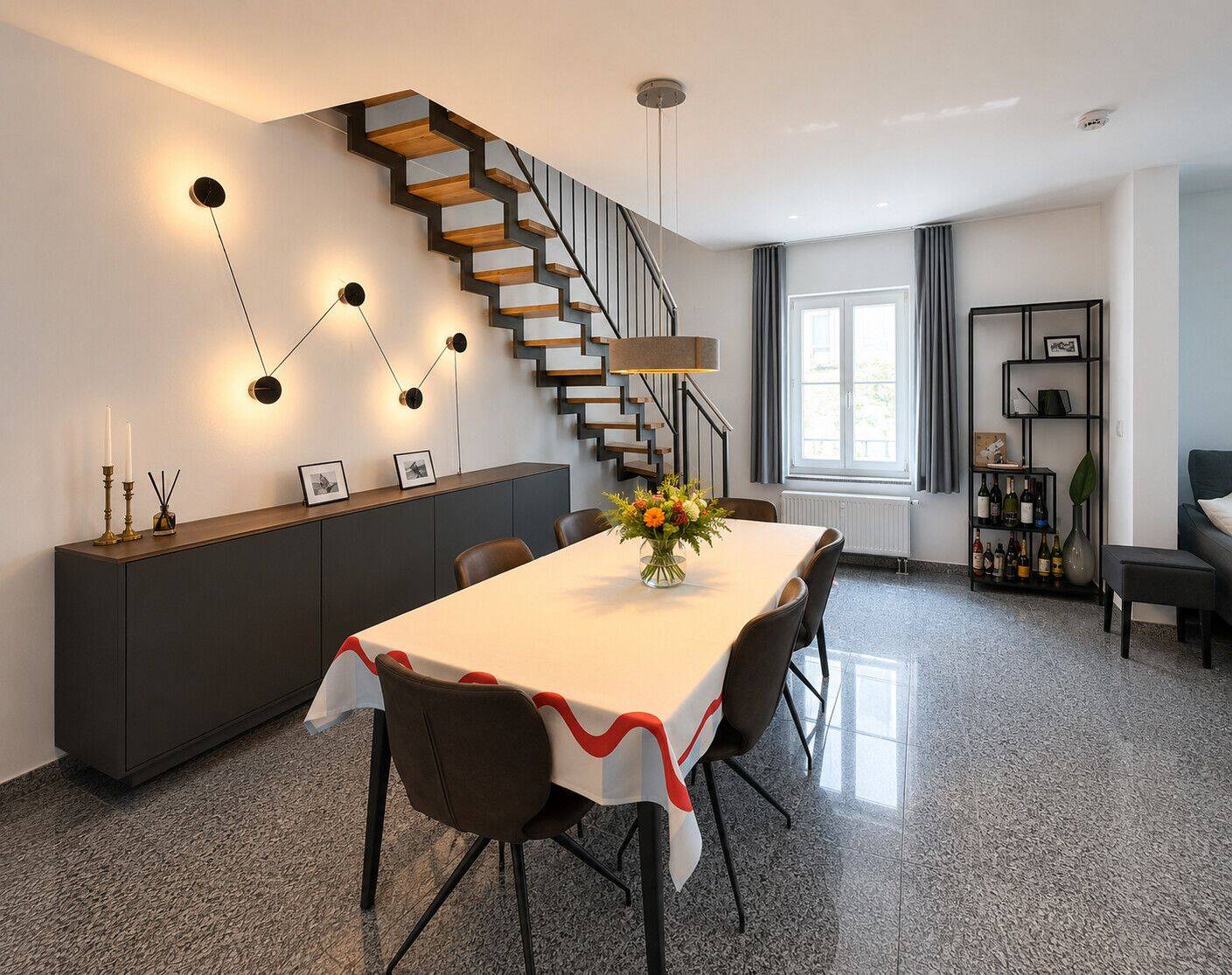Historischer Charme auf drei Wohnebenen – außergewöhnliche Maisonettewohnung mit großem Balkon im Herzen der Regensburger Altstadt!, 93047 Regensburg (Innenstadt Kasernenviertel Ostenviertel Westenviertel)