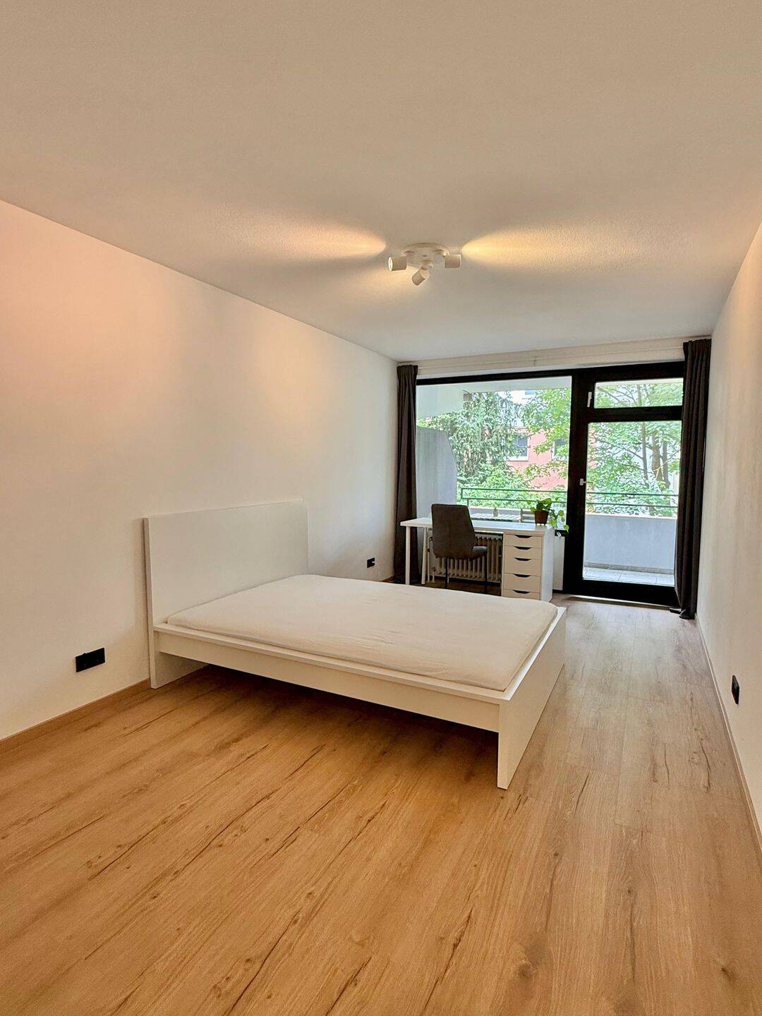 Gemütliches WG Zimmer mit Abendsonne auf dem Balkon in schöner renovierter Wohnung, 80809 München (Milbertshofen-Am Hart Neuhausen-Nymphenburg Schwabing-West)