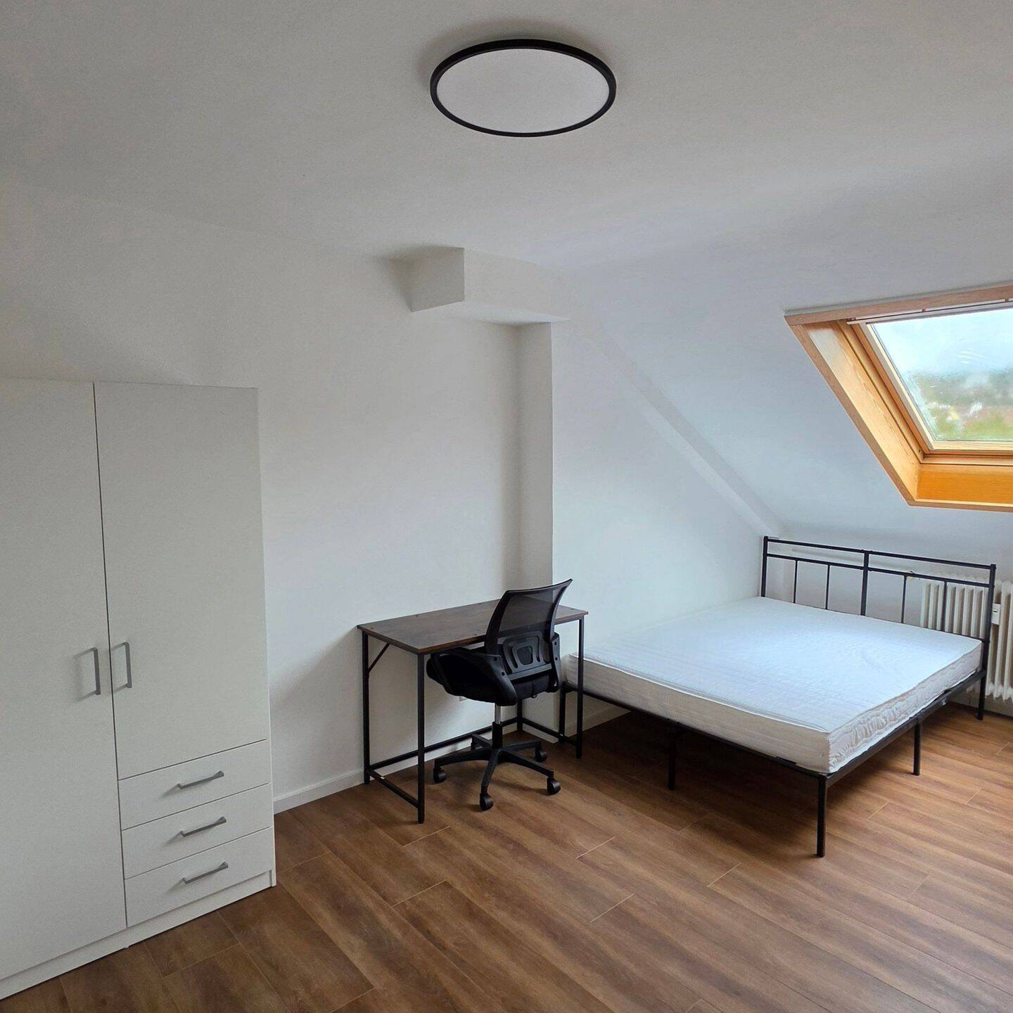 Erstbezug nach Sanierung – Moderne, voll möblierte WG-Zimmer in Stuttgart-West, 70176 Stuttgart (Mitte West)