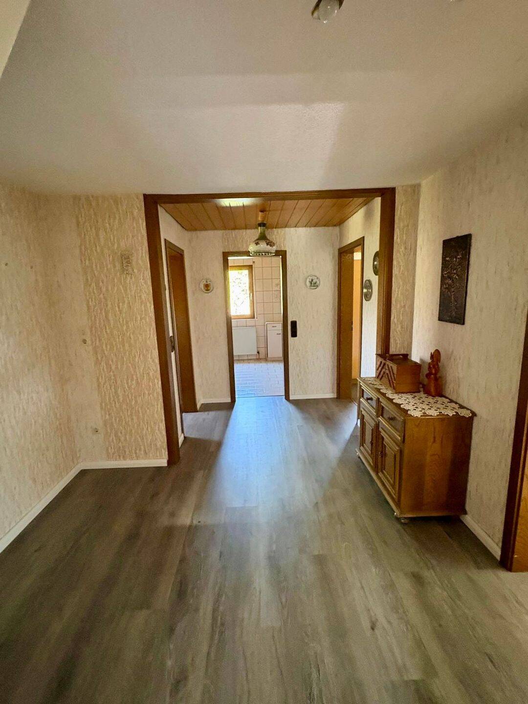 Großzügige 3,5-Zimmer-DG-Wohnung in Unterreichenbach-Kapfenhardt, 75399 Unterreichenbach
