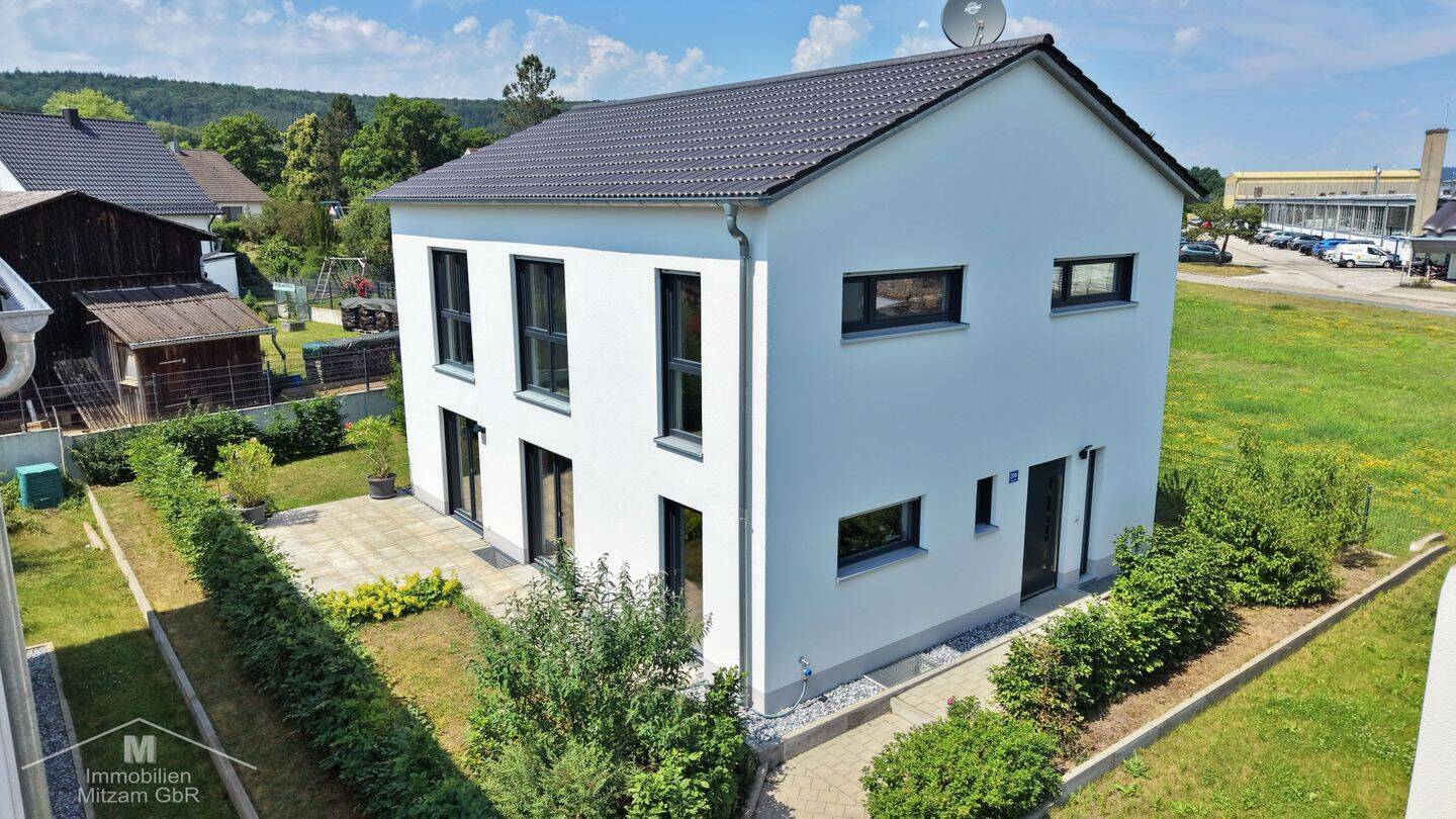 Modernes Einfamilienhaus (Effizienzhaus 55) mit Garage nahe dem Main-Donau-Kanal von Sollngriesbach, 92334 Berching