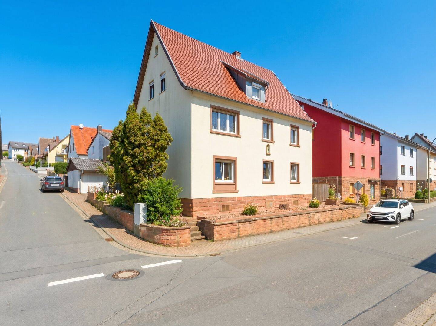 Wohnen, vermieten oder kombinieren – Mehrfamilienhaus mit Perspektive!, 97903 Collenberg