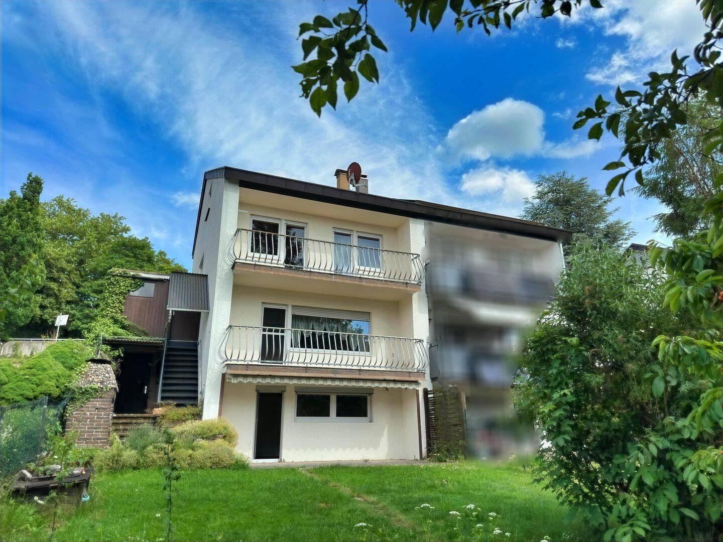 Südländischer Charme sucht Modernisierer – Doppelhaushälfte mit Garten und Garage, 72658 Bempflingen