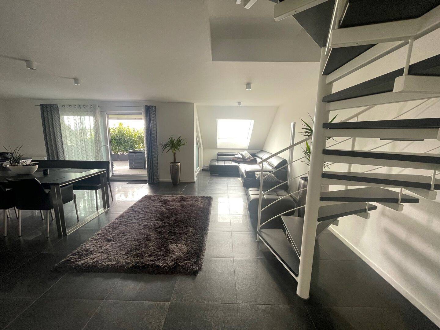 Exkl. Eigentumswohnung/Penthouse inkl. 2 Garagenstellplätzen sowie EBK in zentraler Lage von Korb, 71404 Korb