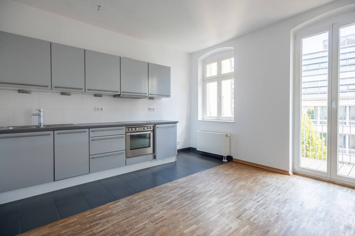 Bezugsfrei in Berlin-Mitte: Sanierte Gründerzeit-Wohnung mit Balkon, EBK, nahe Bundestag & Charité, 10117 Berlin (Mitte)