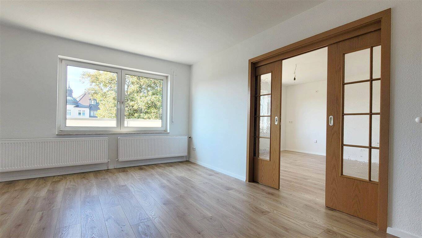 Wurzen* großzügige 3 Zimmer-Whg. mit Balkon*Wohnküche* renoviert* Laminat* Bad m. Wanne + Dusche, 4808 Wurzen