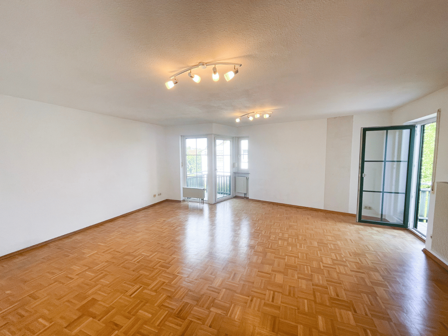 Attraktive 2-Zimmer-Eigentumswohnung mit zwei Balkonen in ruhiger Wohnlage von Königsberg in Bayern, 97486 Königsberg i. Bay.