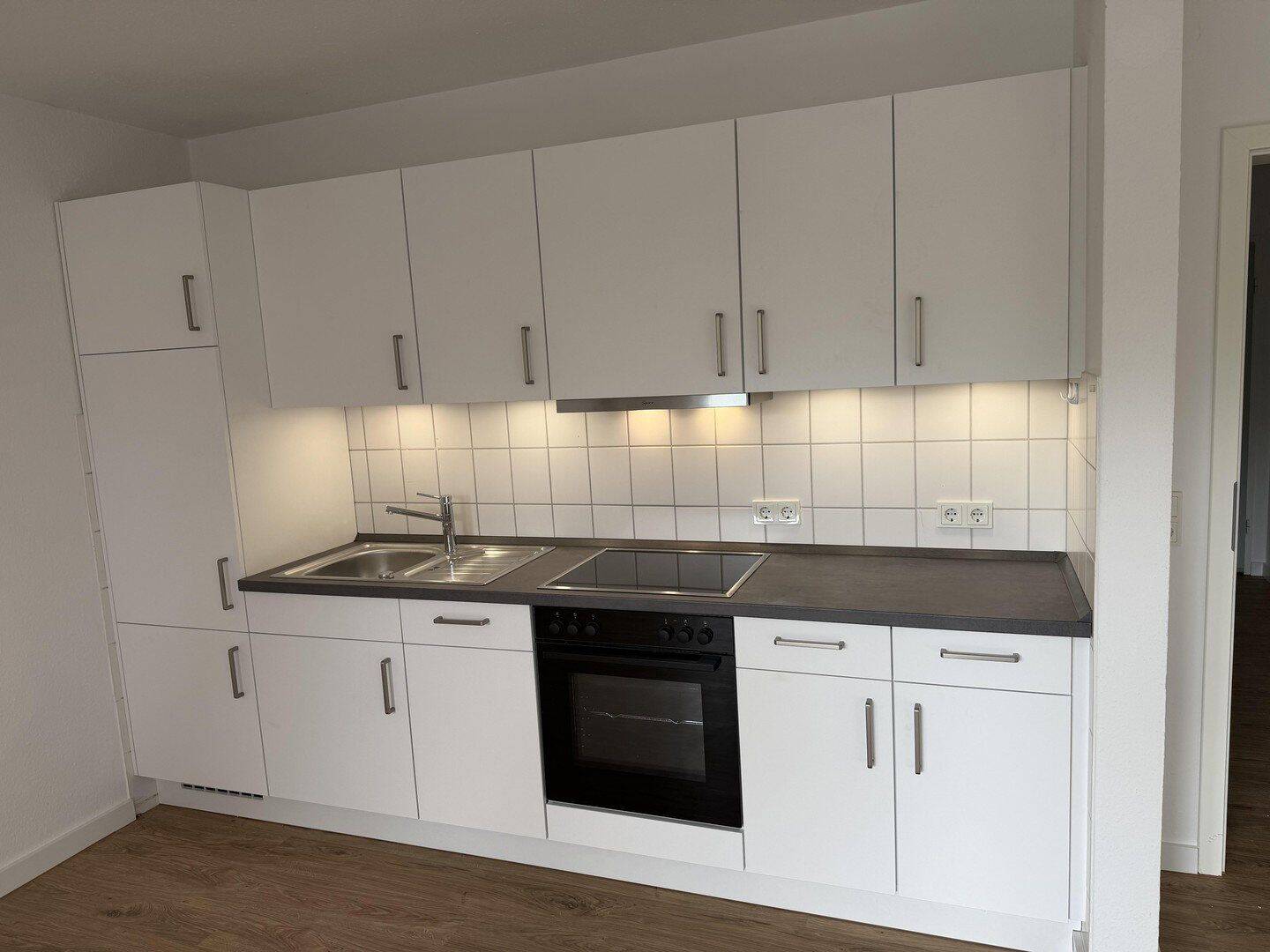 Bezugsfreie Single-Wohnung mit Südbalkon, neuer Einbauküche und Stellplatz, 26389 Wilhelmshaven