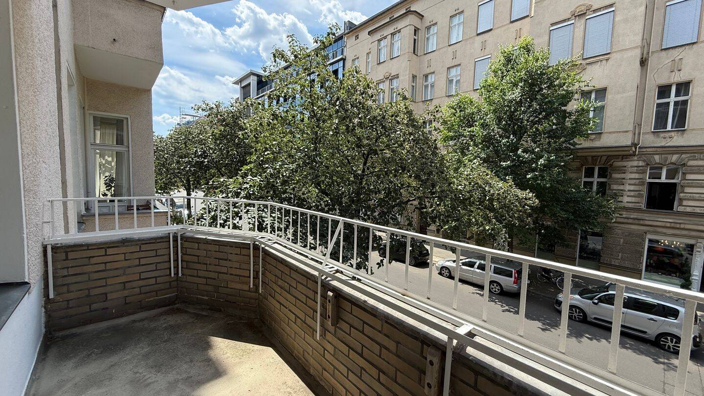 Nollendorfkiez: 70 m² – three full-sized rooms, west-facing balcony, available immediately, 10777 Berlin (Charlottenburg-Wilmersdorf Schöneberg Wilmersdorf)