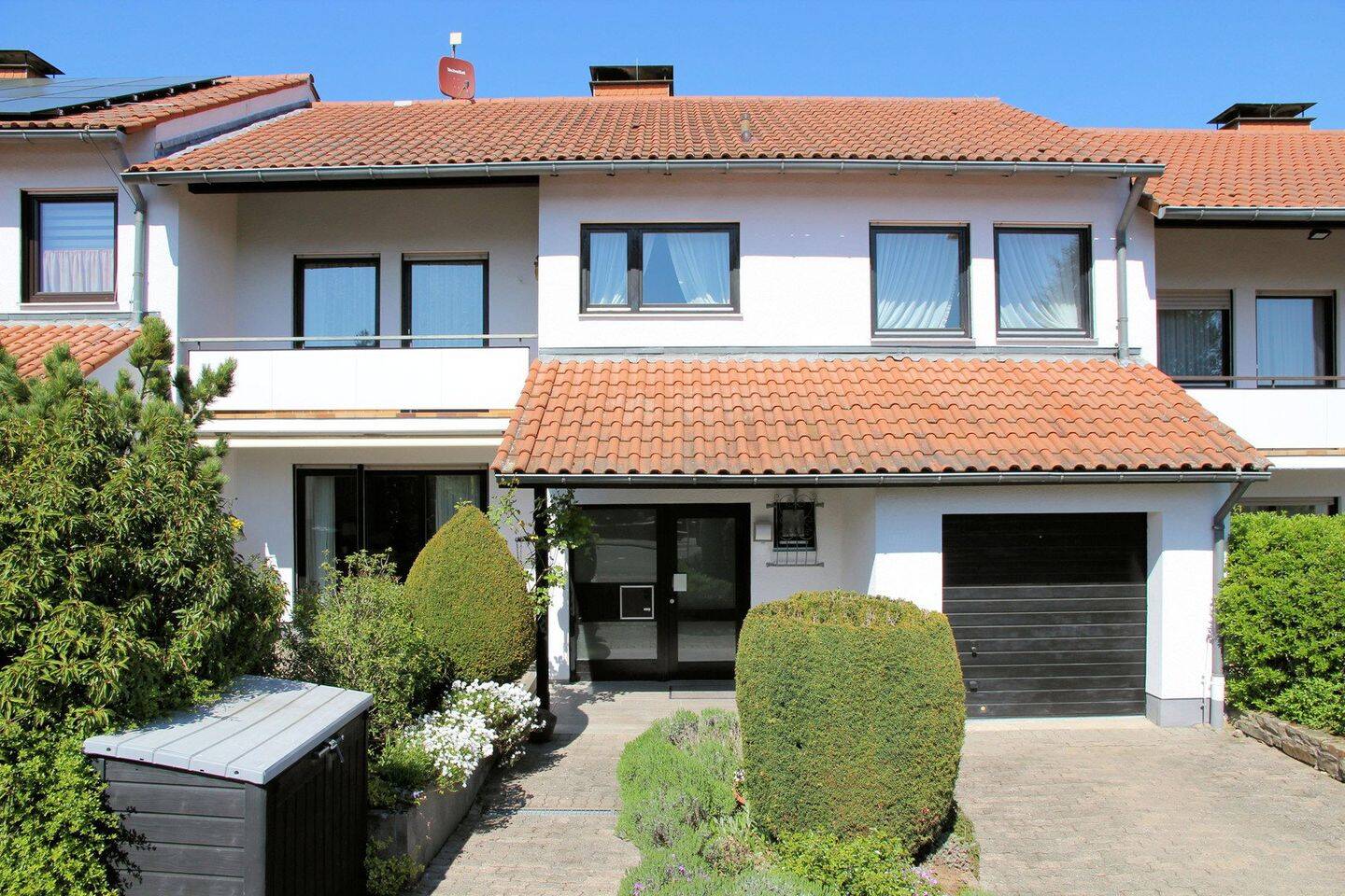 Gepflegtes Familien-Reihenhaus mit zwei Terrassen, Garten, zwei Badezimmern und Sauna in Bad Nauheim, 61231 Bad Nauheim