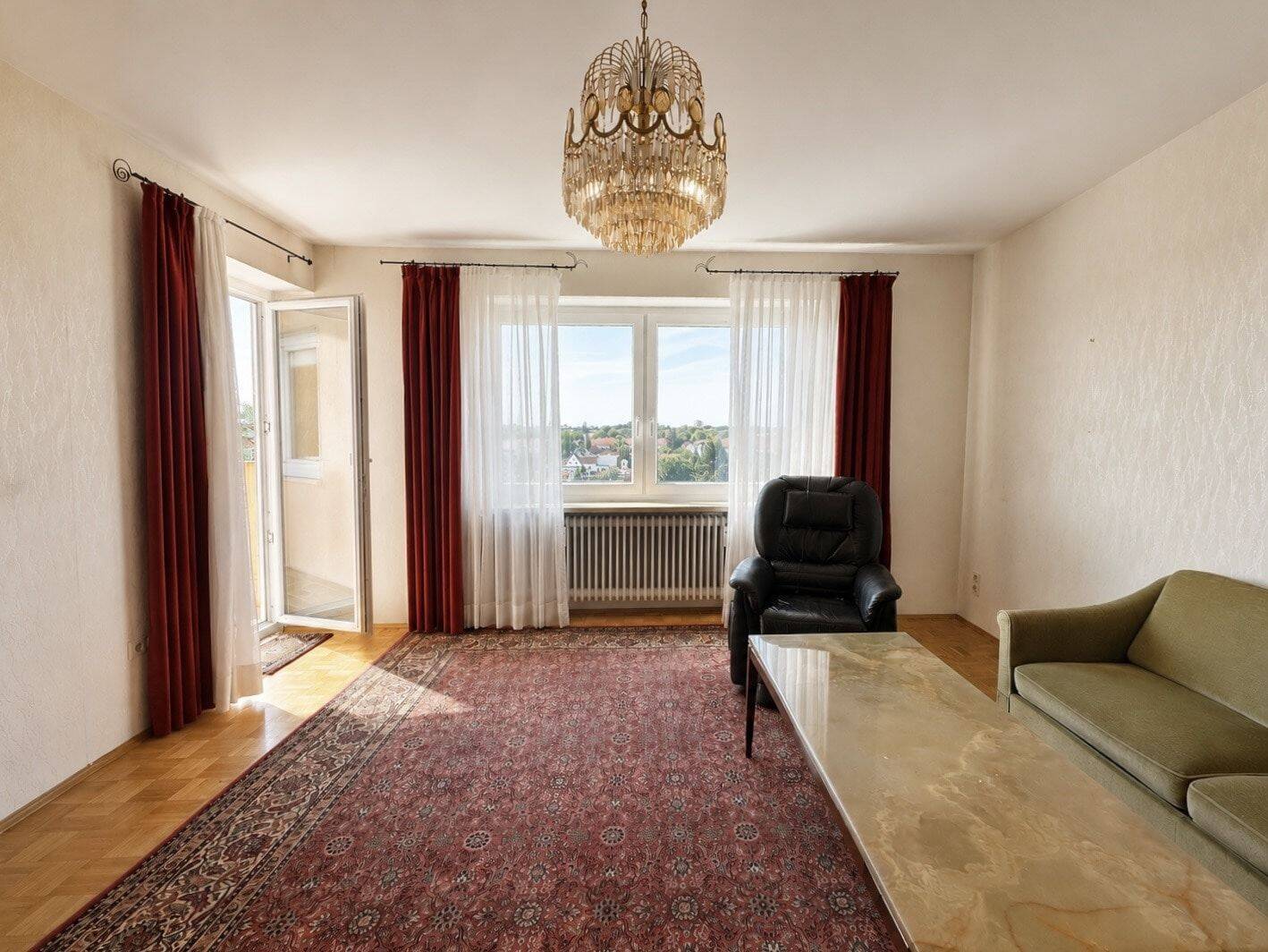 Augsburg-Haunstetten – sanierungsbedürftige Wohnung mit Loggia und Weitblick, 86179 Augsburg (Haunstetten Siebenbrunn)