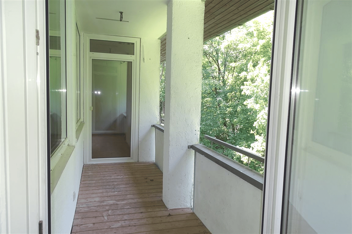 München an den Isarauen: freie 2,5-Zi.-Whg., großer Loggia im 3. OGm