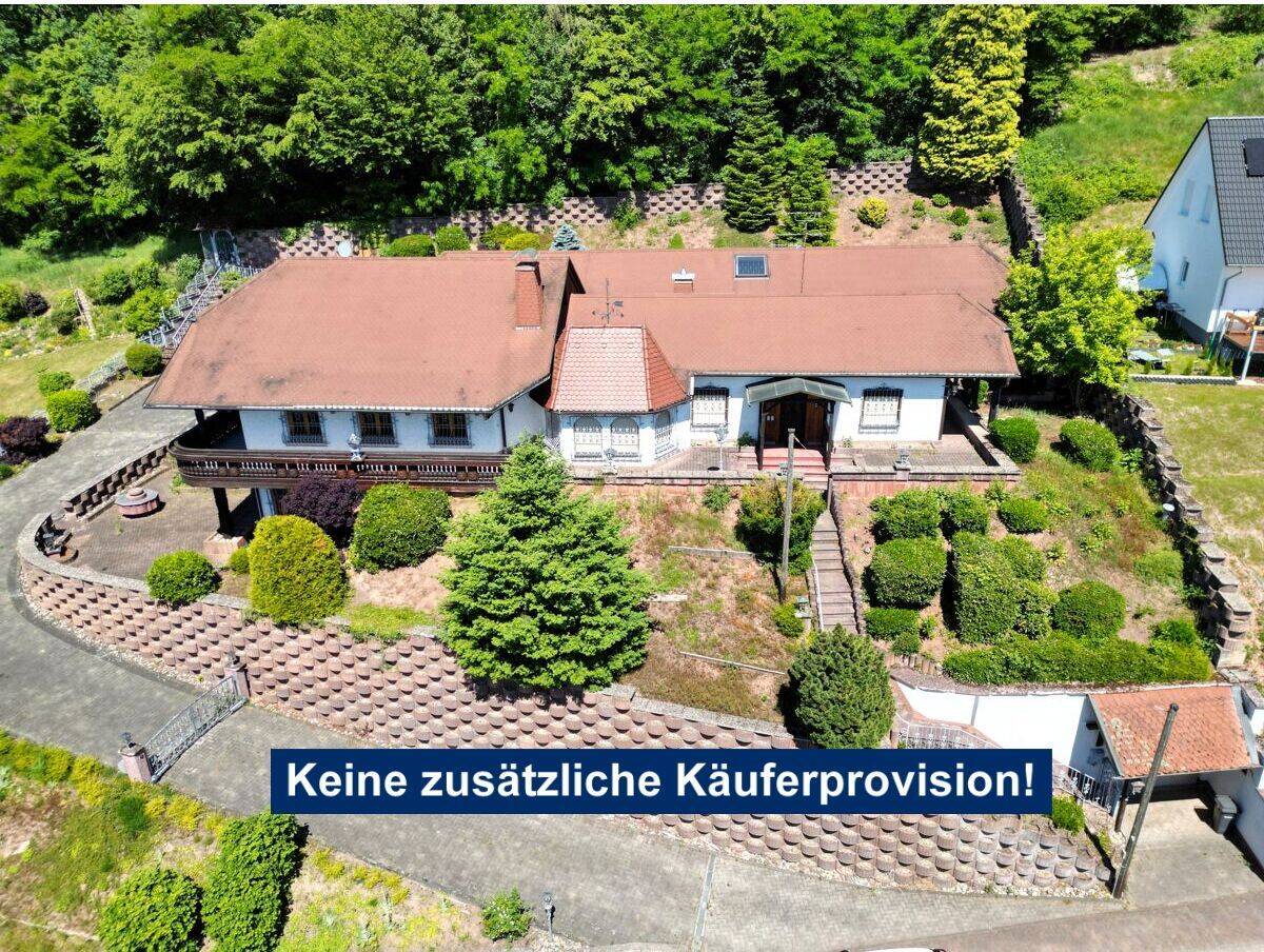 Beeindruckende Liegenschaft mit Chalet-Charakter, direkter Waldrandlage und herrlichem Fernblick, 63825 Sommerkahl
