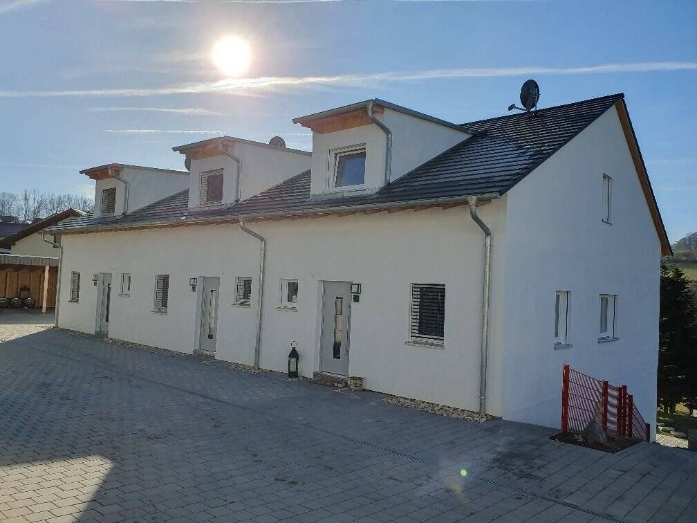 Moderne Maisonette-Wohnung mit Balkon und Carport-Stellplatz in Chamerau, 93466 Chamerau