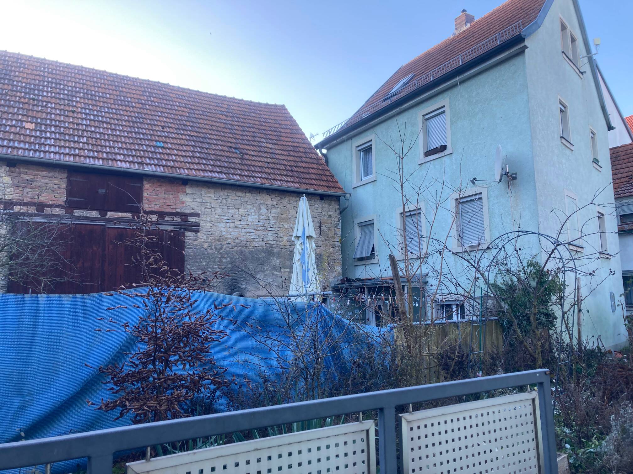 Teilrenoviertes Haus mit Scheune in Versbach zu verkaufen, 97078 Würzburg (Grombühl Lindleinsmühle Versbach)
