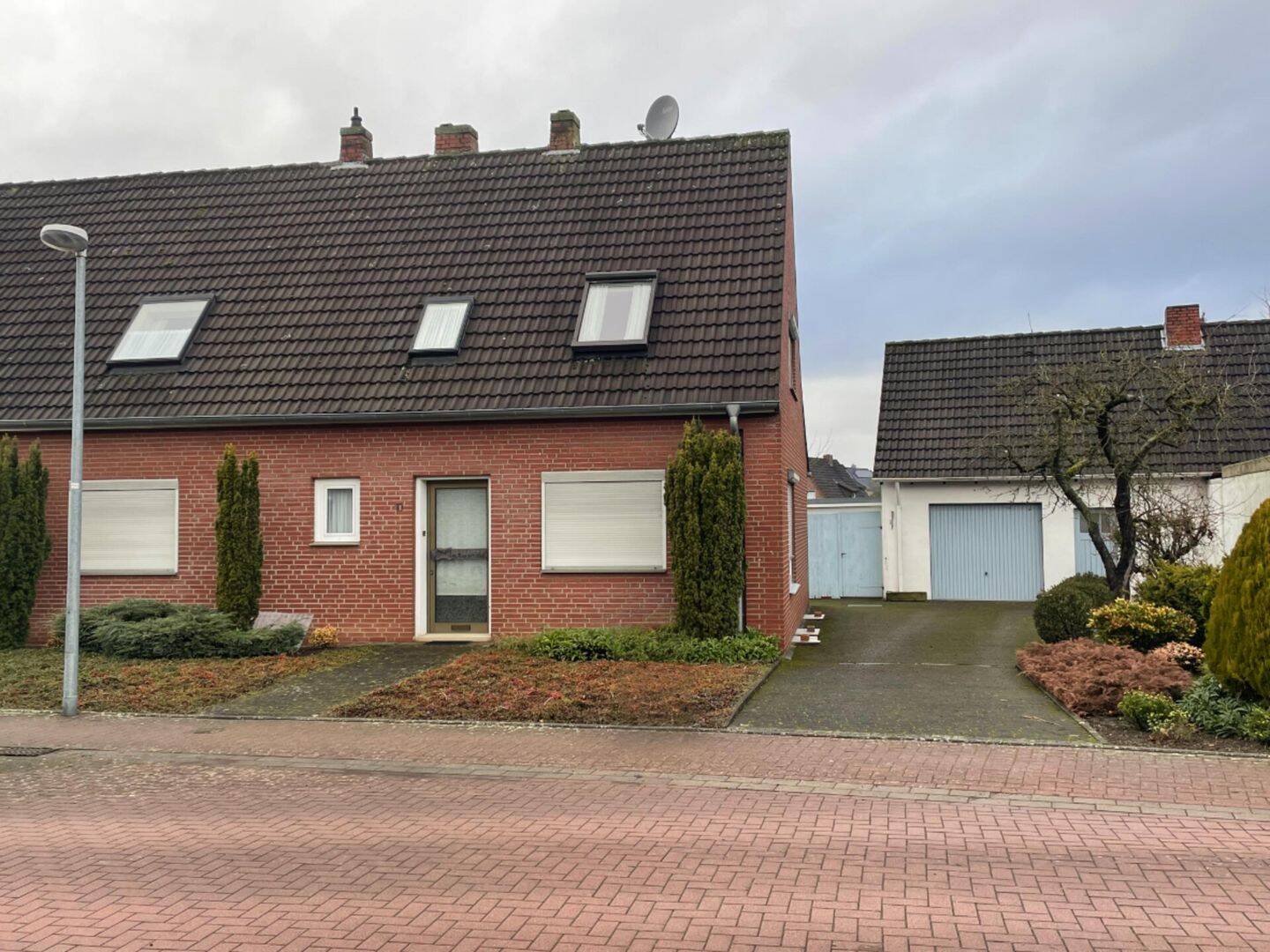 Renovierungsbedürftige Doppelhaushälfte mit großen Grundstsück sucht neuen Eigentümer, 48249 Dülmen