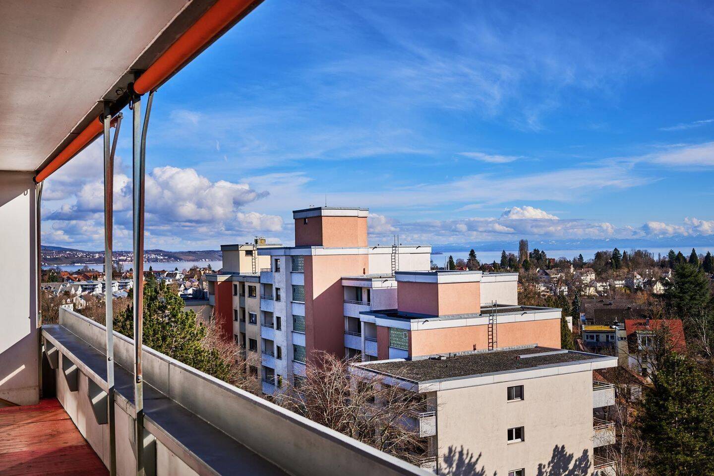 Helle 3-Zimmer Wohnung mit Balkon und einmaliger Rundum-Aussicht, 78464 Konstanz