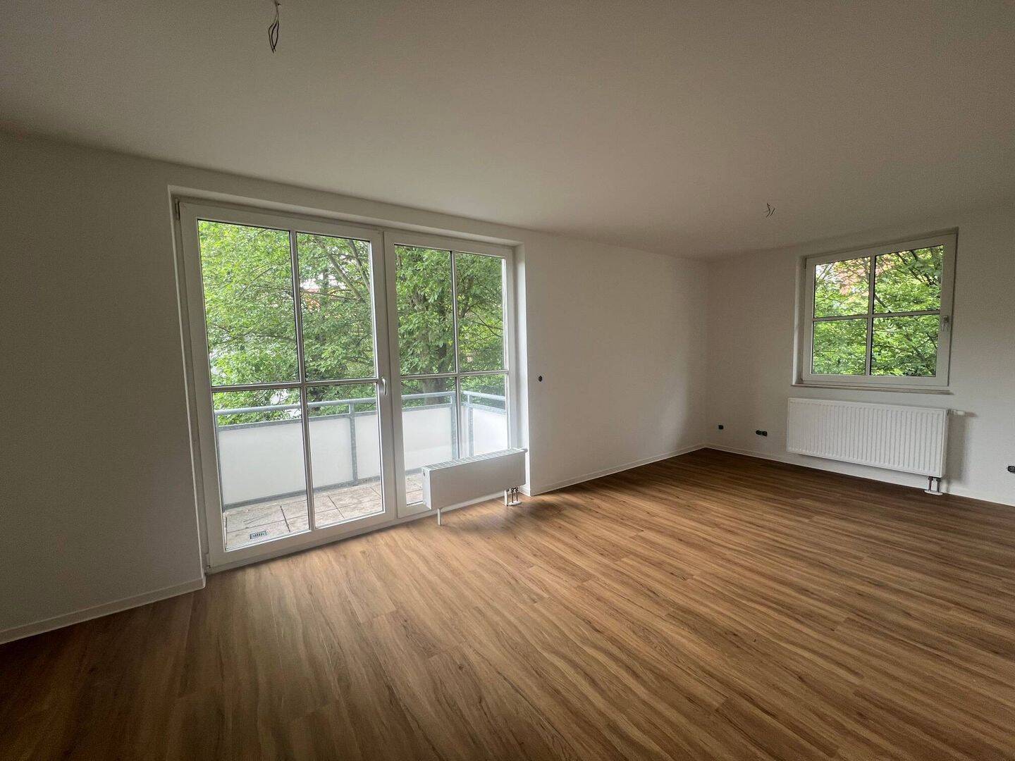 Frisch renovierte 1-Zimmer-Wohnung mit Balkon, Stellplatz und Tageslichtbad in Weimar-Legefeld, 99428 Weimar