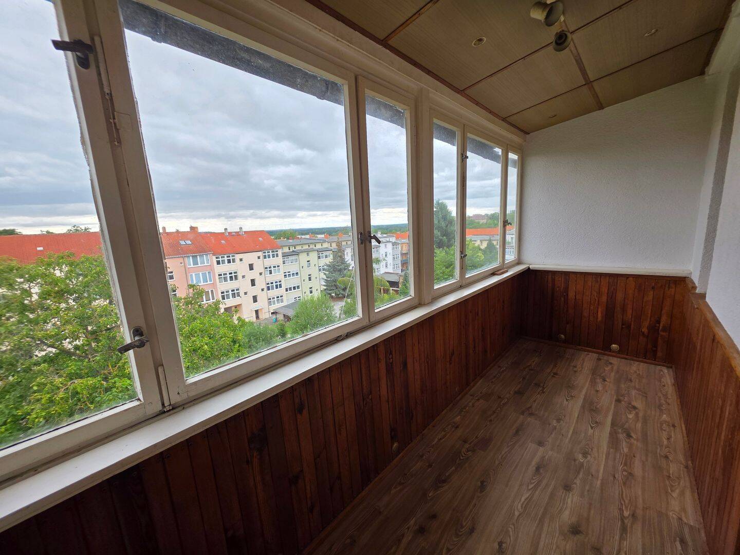 4 Raum Wohnung, Holzbalkon mit Verglasung, 6712 Zeitz