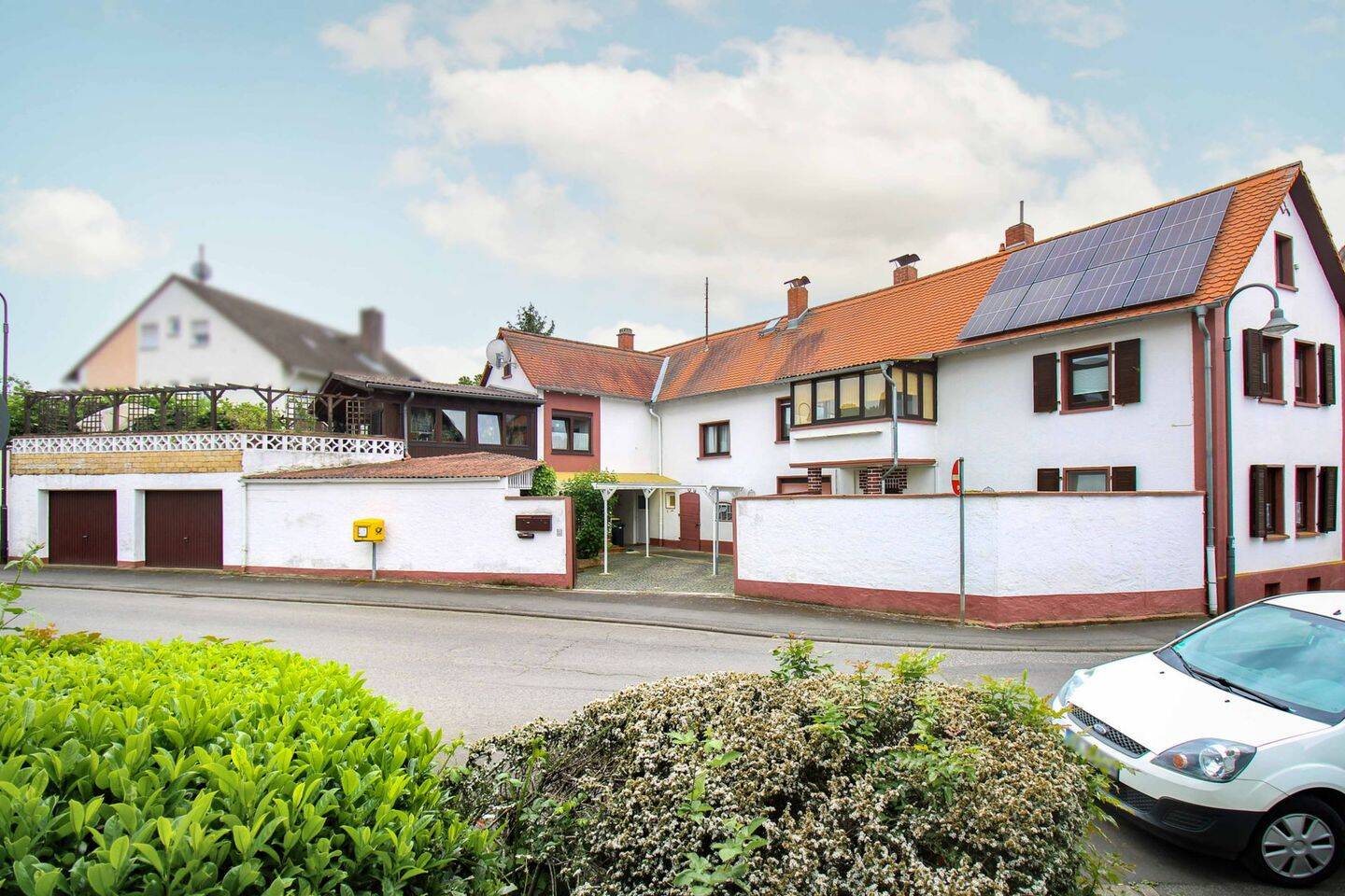 Viel Platz für Generationen – Charmantes Familienhaus mit Dachterrasse & Wintergarten in Ober-Mörlen, 61239 Ober-Mörlen