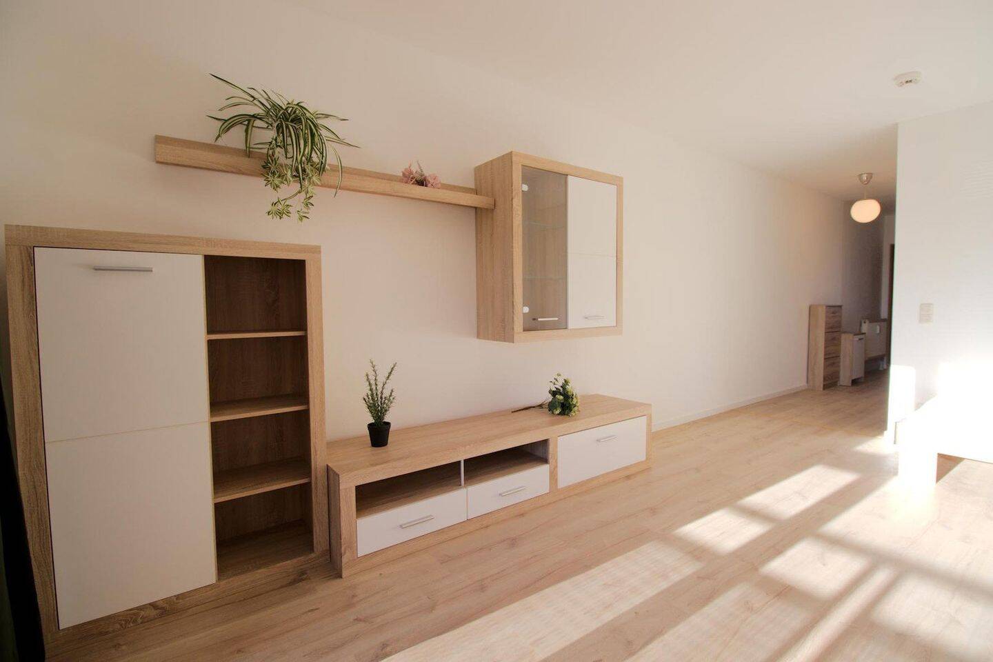 Frisch renovierte und geräumige 1-Zimmer Wohnung mit sehr guter Anbindung, 90763 Fürth (Südstadt Weikershof)