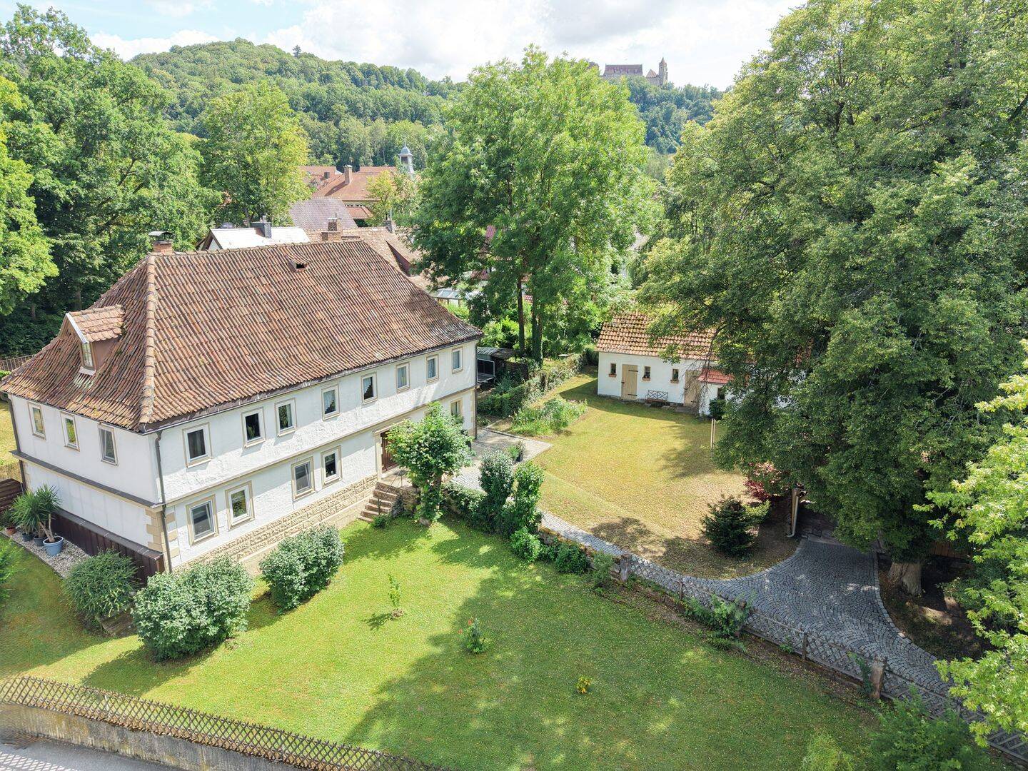 Im begehrten Cortendorf: Großzügiges Doppelhaus mit 240 m² Wohnfläche (2×120 m²) auf 1.108 m² Grund!, 96450 Coburg