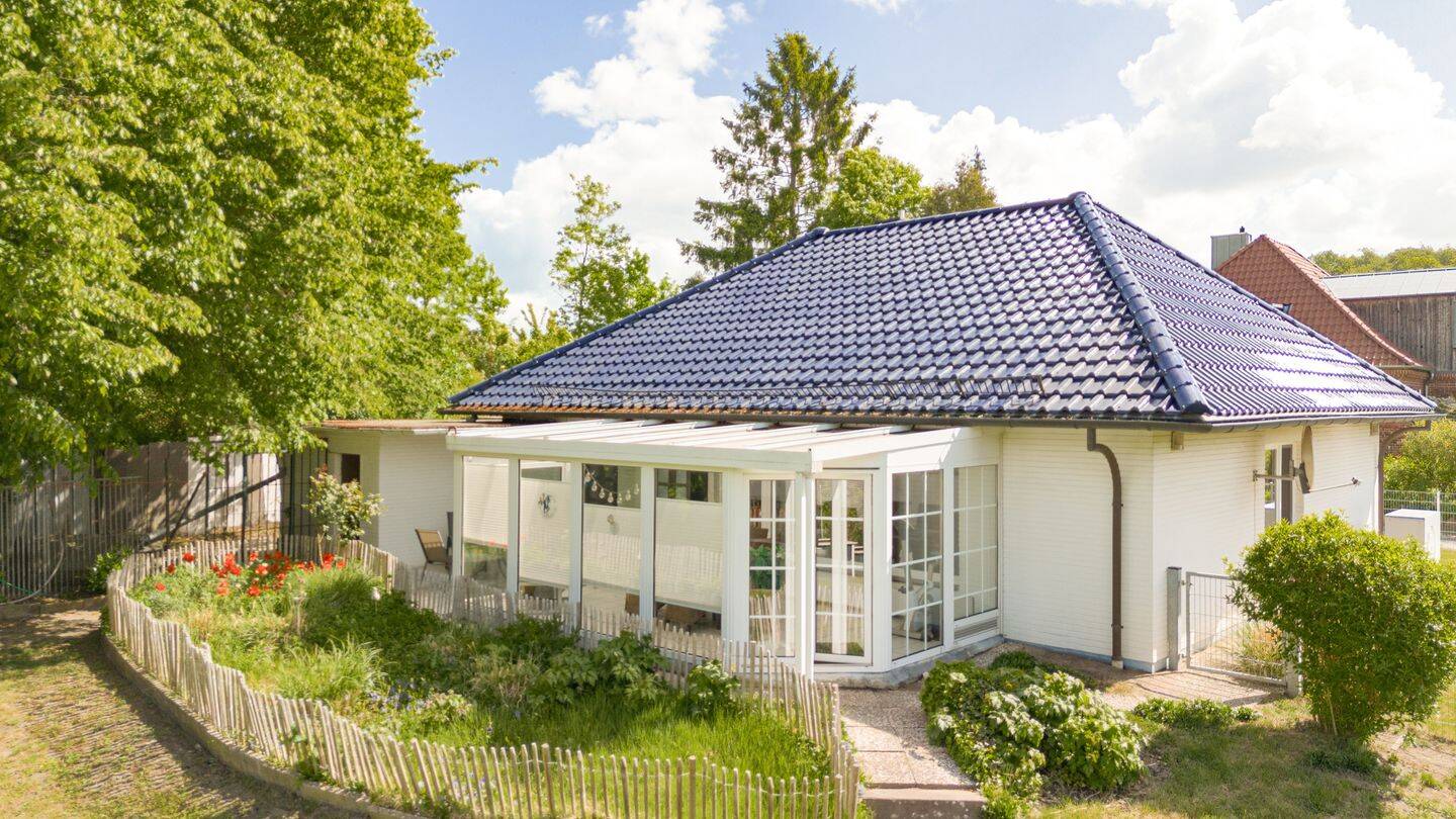 Einziehen und wohlfühlen: Energetisch modernisierter Bungalow in begehrter Wohnlage, 23879 Mölln