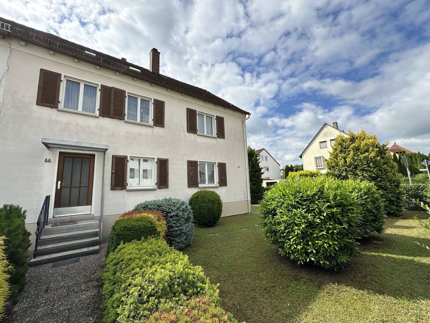 Vielseitiges Zweifamilienhaus mit Garten, Garage und zwei Wohneinheiten, 74564 Crailsheim
