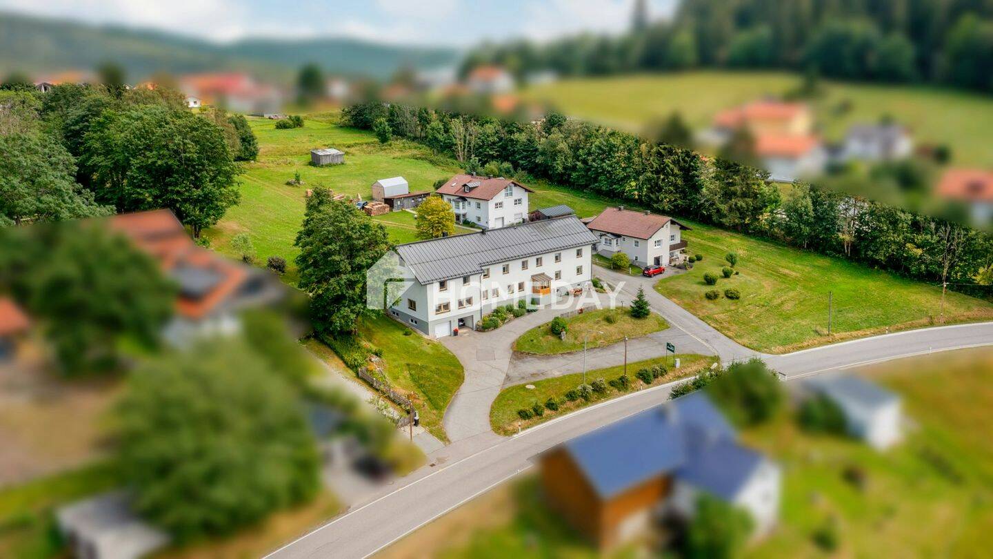 Attraktives Mehrfamilienhaus mit Pensionsbetrieb auf 2.939 m² Grundstück, 94151 Mauth