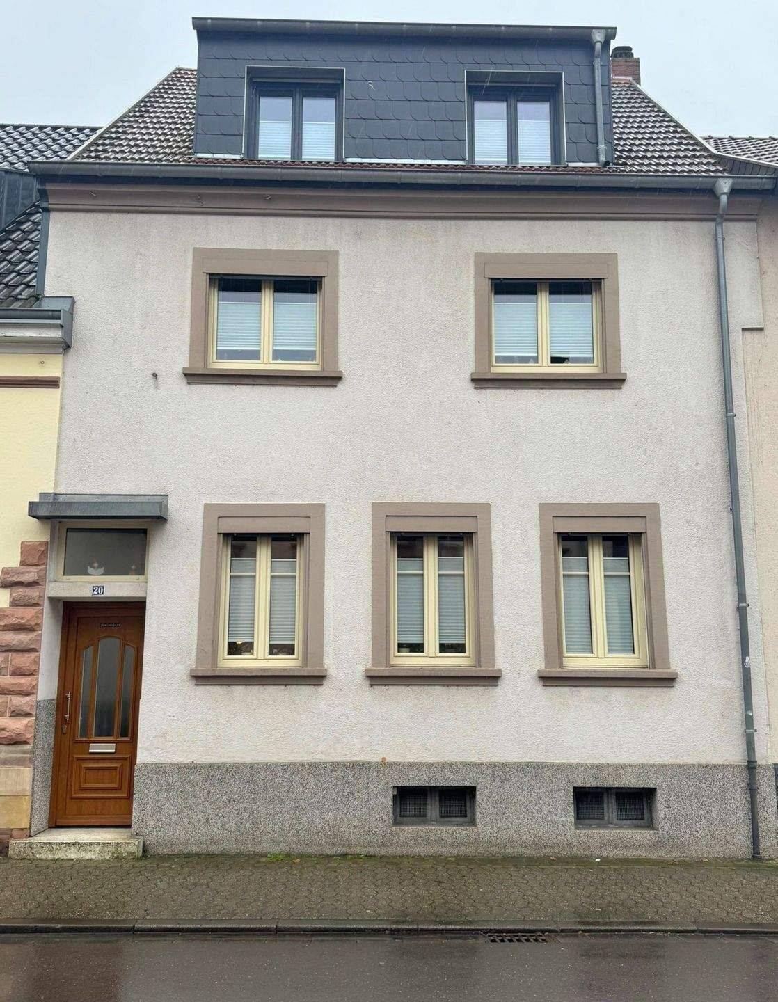 Am Stadtpark! Top gepflegtes Wohnhaus mit ELW und Garten zum Park, 2 Balkonen, Terrasse in St. Ingbert mit direktem Zugang zur Gustav Claus Anlage, 66386 St. Ingbert (Sankt Ingbert)