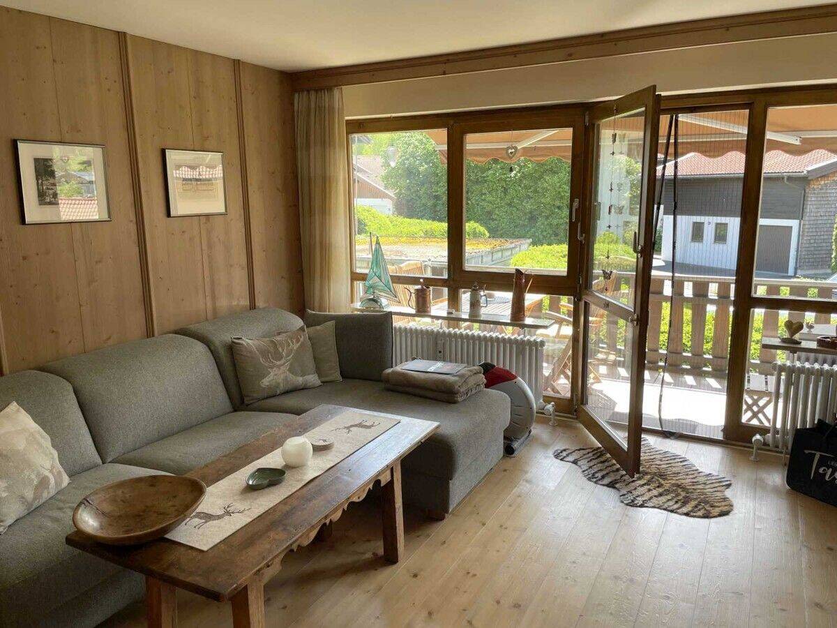 Möblierte 2-Zimmer-Wohnung mit Balkon in Bergen, 83346 Bergen