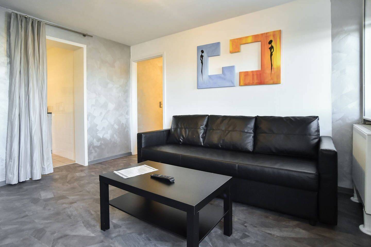 Voll möblierte und ausgestattete 2-Zi-WHG in top Lage mit Balkon, 70184 Stuttgart (Frauenkopf Mitte Ost Süd)