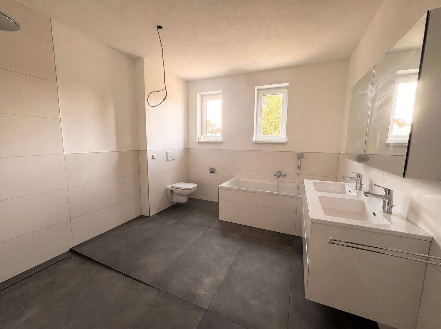 Erstbezug! Neue, helle, barrierefreie 3-Zimmer-EG-Wohnung mit Garten in zentraler Lage in Jockgrim, 76751 Jockgrim