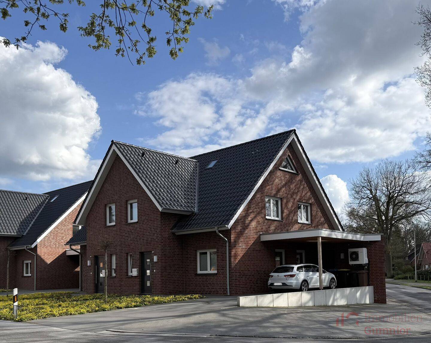IMMOBILIEN GUMNIOR präsentiert: neuwertige Doppelhaushälfte in Emsbüren, 48488 Emsbüren