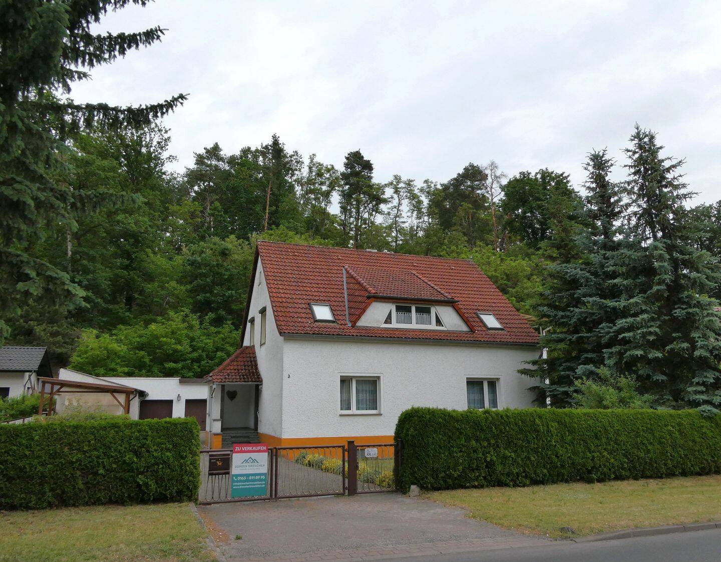 Einfamilienhaus mit schöner Einliegerwohnung, großes Nebengelass mit 2 Garagen, Sommerküche, Bad und Werkstatt mit herrlicher Lage am Waldrand, 15898 Neuzelle