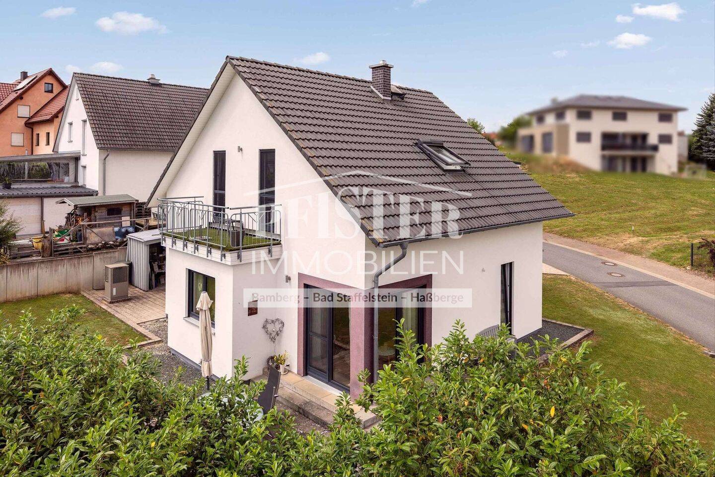 Modernes Einfamilienwohnhaus mit Doppelcarport in ruhiger Randlage von Gerach, 96161 Gerach