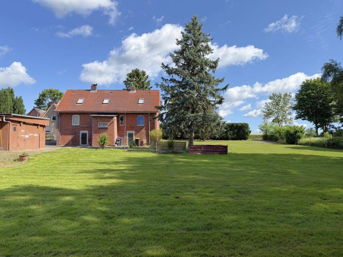 …großes Grundstück gesucht? Attraktives Einfamilienhaus mit Vollkeller und großem Nebengebäude in grüner Ortsrandlage, 21483 Gülzow