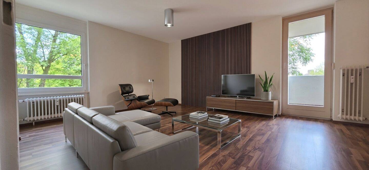 Viel Raum für Ihre Wohnideen: Attraktive 4-Zimmerwohnung mit zwei Balkonen und Garage, 76131 Karlsruhe
