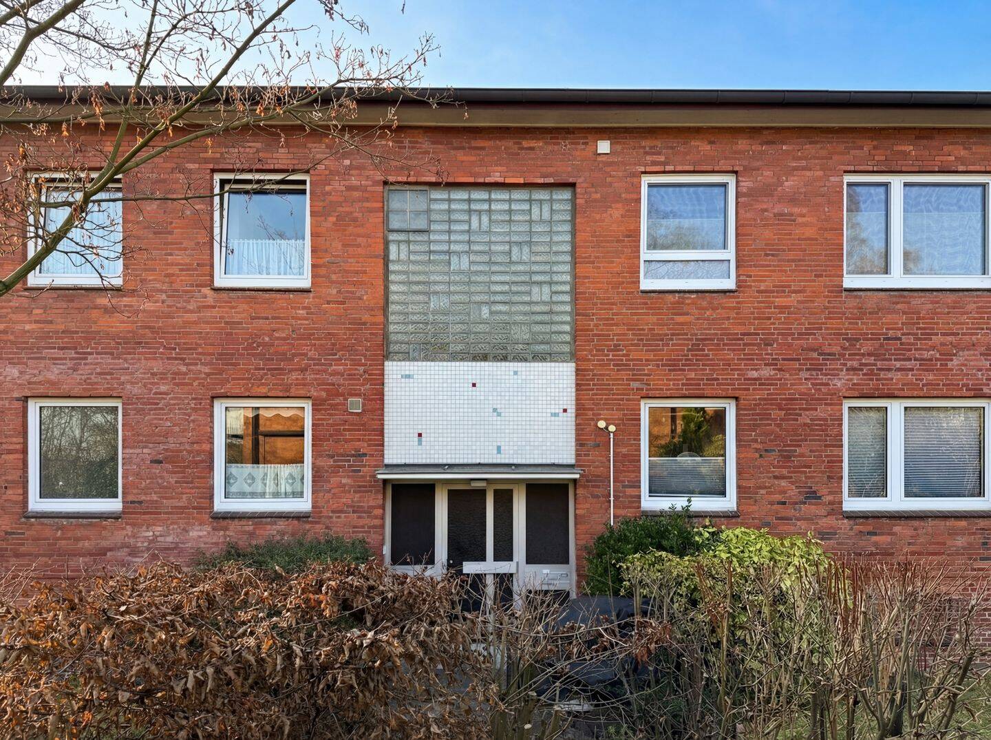 Großzügige 3 bis 4-Zimmer-Wohnung mit Terrasse und Einzelgarage in guter Lage, 22453 Hamburg (Eimsbüttel Fuhlsbüttel Groß Borstel Niendorf)