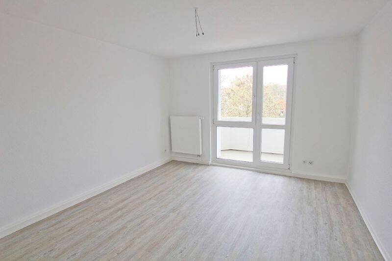 Nachnutzer gesucht! 3 Räume mit Balkon, 3. Etage, beste Lage!, 6130 Halle (Saale) (Ammendorf-Beesen Damaschkestraße Dieselstraße Südstadt)