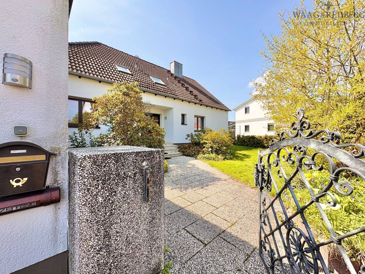Viel Platz & Potenzial: Zweifamilienhaus mit Garten, 90556 Cadolzburg