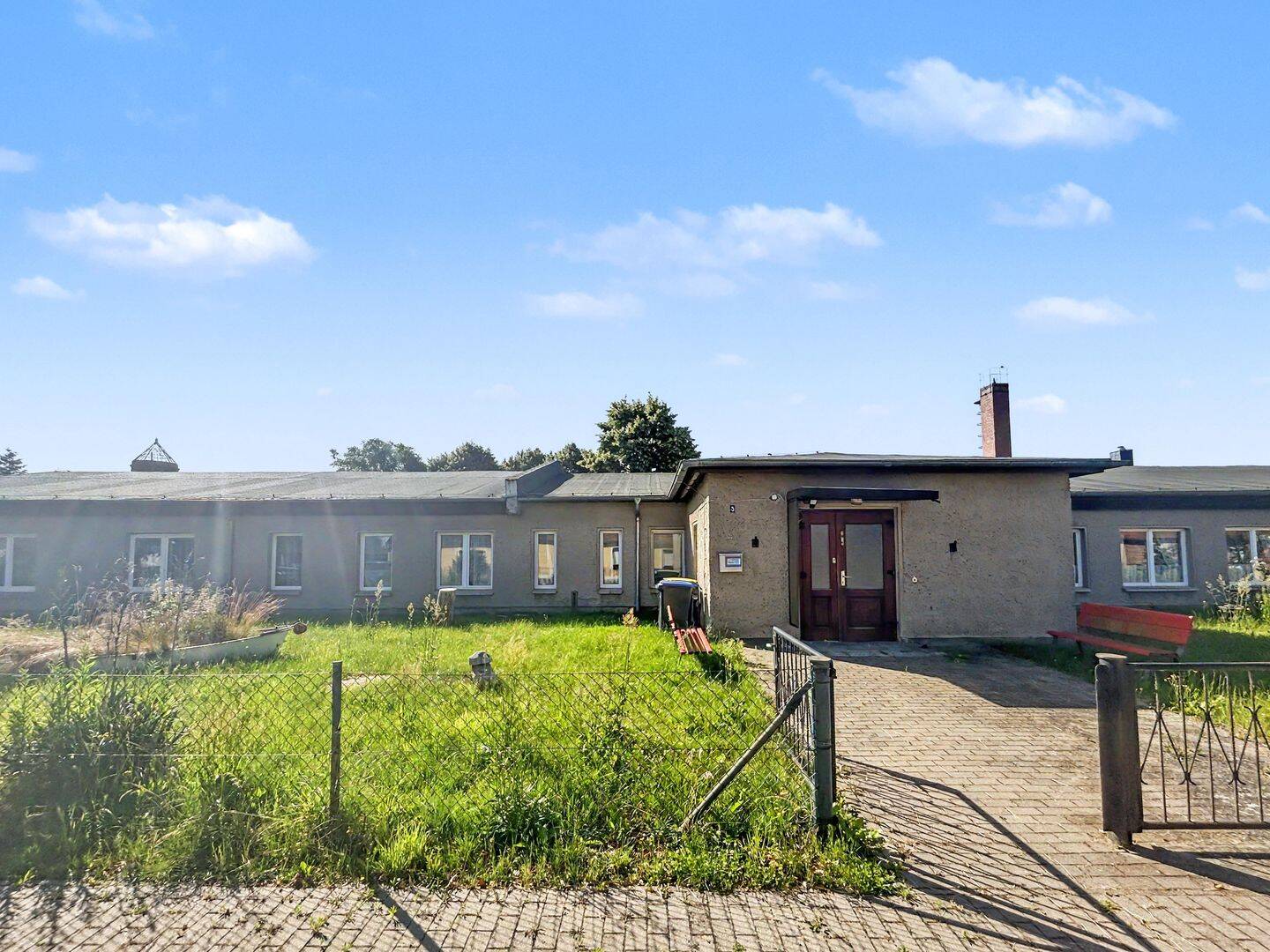 Viel Platz für Visionen: ca. 620 m² Umbaupotenzial auf Riesen-Grundstück in Seenähe in Karow – Plau, 19395 Plau am See