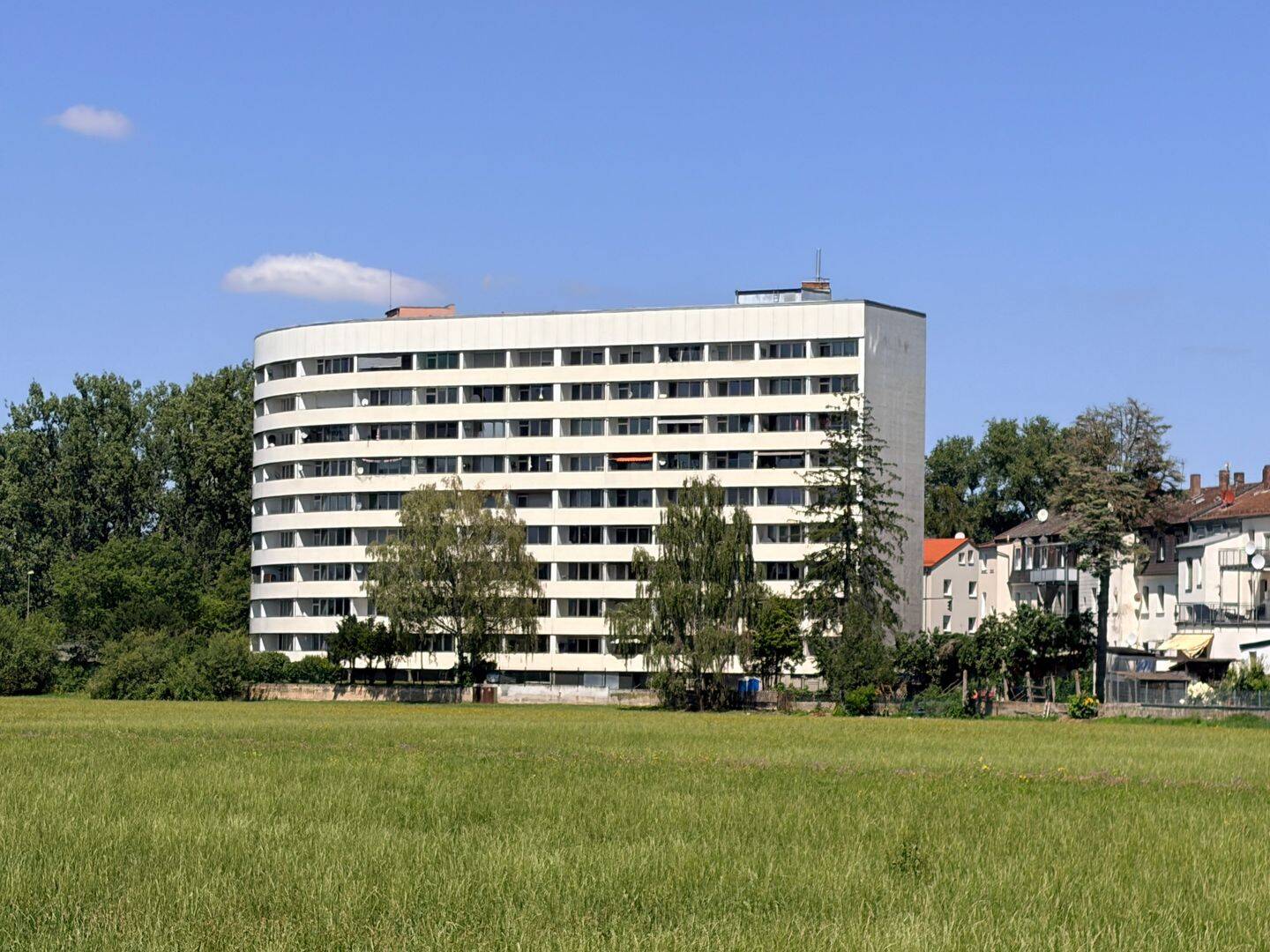 Geräumige 2-Zimmer-Wohnung mit herrlicher Aussicht im Pegnitzgrund in Erlangen, 91054 Erlangen (Burgberg Erlangen-Nord Erlangen-Ost Innenstadt Sieglitzhof)