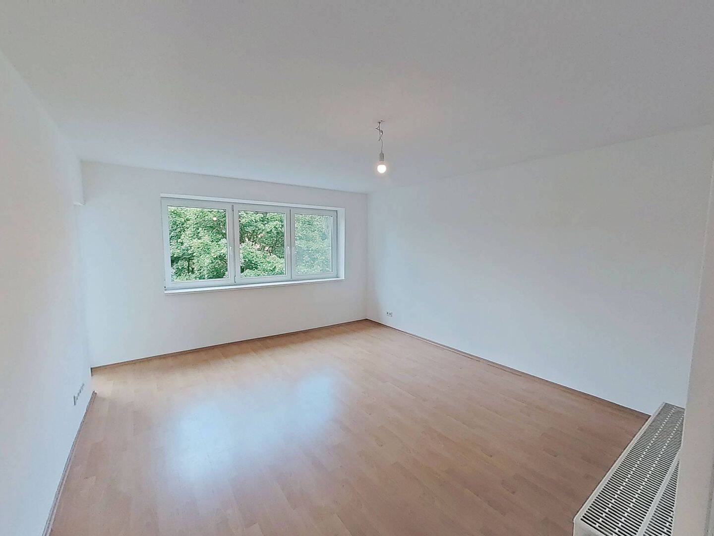 **Frisch renoviert** Geräumige 3-Zimmer-Wohnung mit EBK und BALKON, 29229 Celle