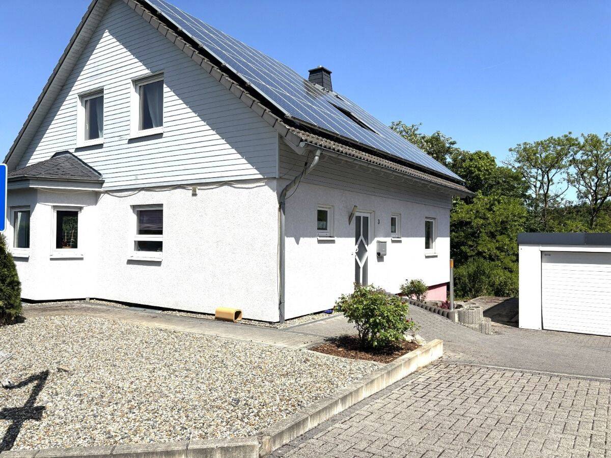 Geräumiges und gepflegtes Einfamilienhaus mit Doppelgarage – Ruhige Lage in Fuldatal-Ihringshausen, 34233 Fuldatal (Wolfsanger/Hasenhecke)