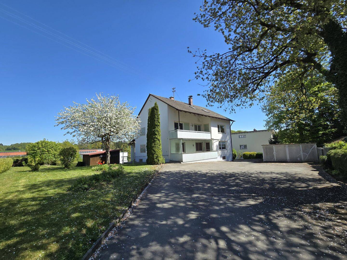 Krumbach/Schwaben: Leerstehendes Zwei- bzw. 3-Fam.-Haus mit Entwicklungspotenzial!, 86381 Krumbach (Schwaben)