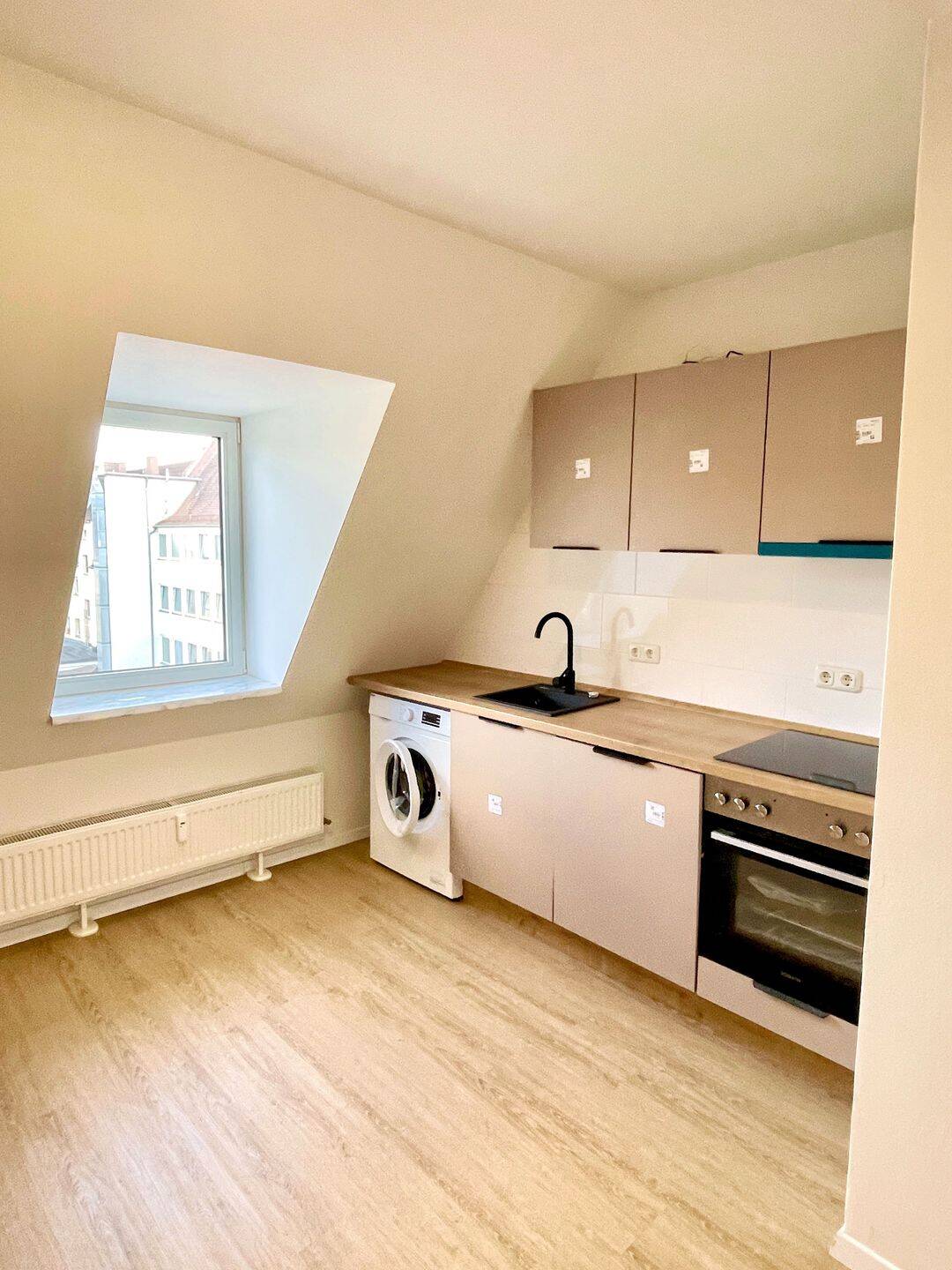 Erstbezug nach Sanierung – WG-geeignete 2-Zimmer-Wohnung in Nürnberg (All-In-Miete), 90443 Nürnberg