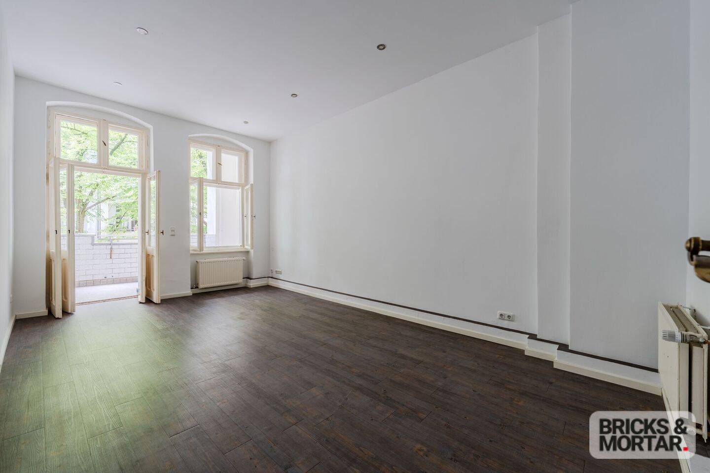 Renovierte 2-Zimmer Altbauwohnung mit sonniger Loggia zum direkten Bezug im beliebten Schillerkiez, 12051 Berlin (Neukölln)