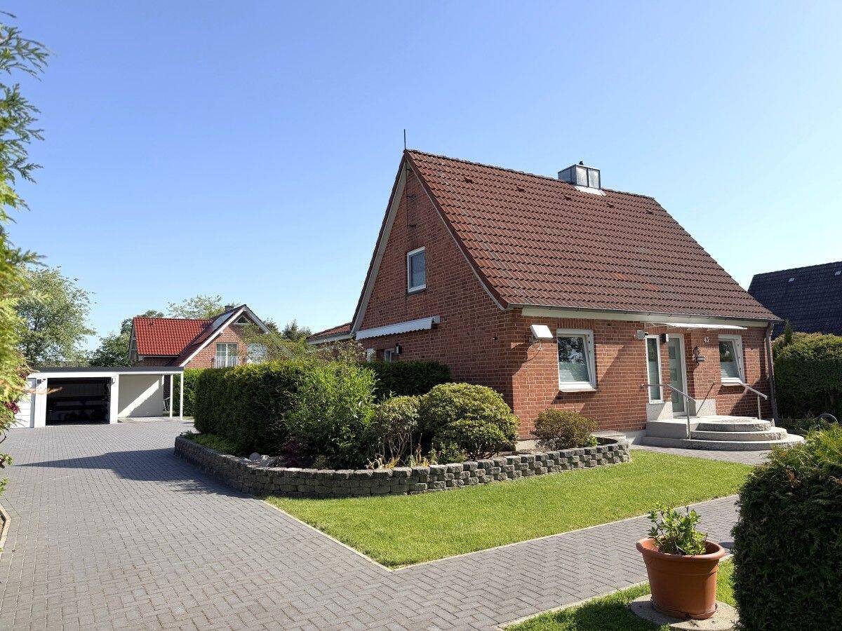 Umfassend saniertes und top renoviertes EFH mit zwei Terrassen und Doppelgarage in beliebter Ortslage, 21521 Dassendorf